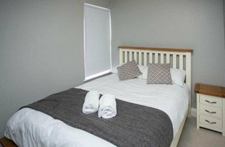 Amazing 3 Bedroom Home, Prime Bt1 Postcode And City Centre Location Belfast Kültér fotó