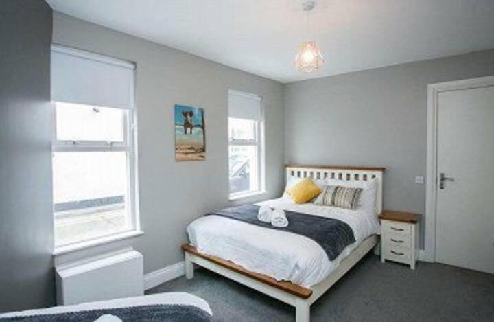Amazing 3 Bedroom Home, Prime Bt1 Postcode And City Centre Location Belfast Kültér fotó