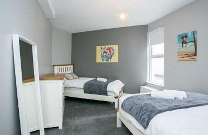 Amazing 3 Bedroom Home, Prime Bt1 Postcode And City Centre Location Belfast Kültér fotó